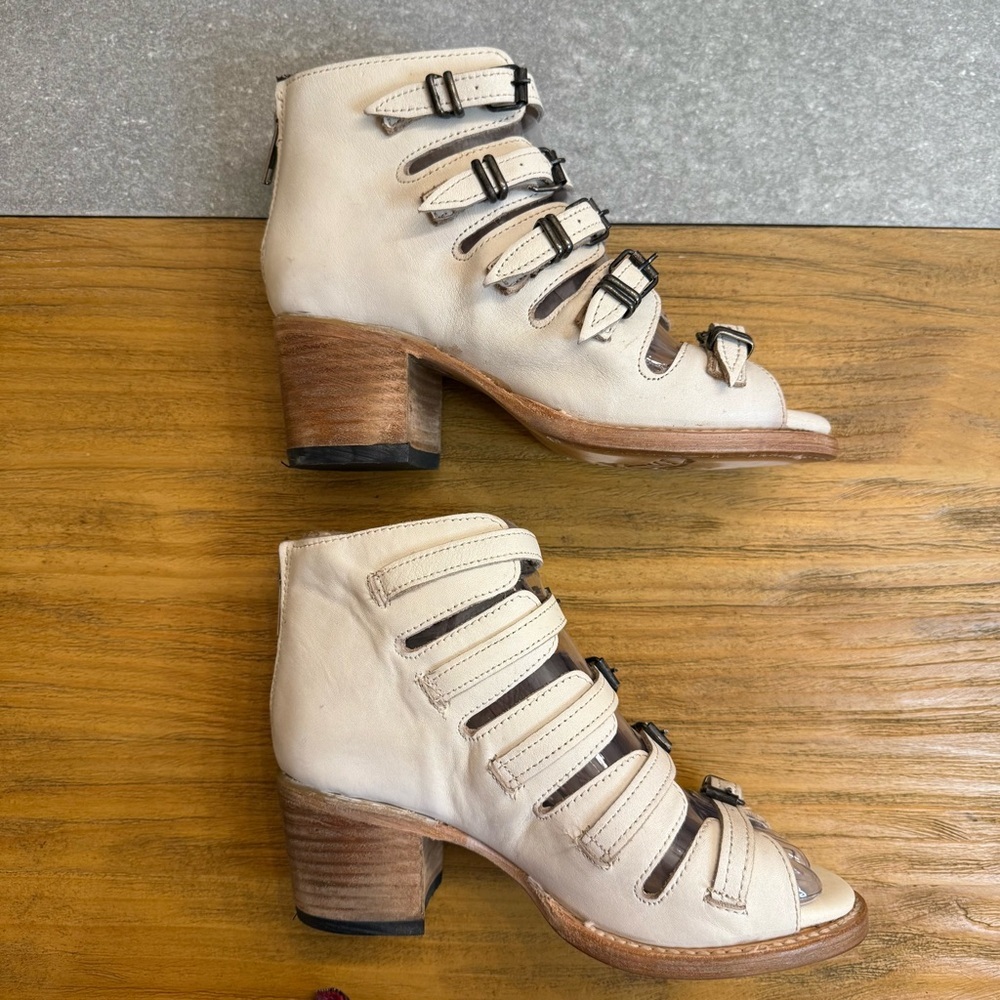 Freebird Quinn Open Toe Strappy Buckles Cream Sandal Booties Size 6 - Picture 2 of 10